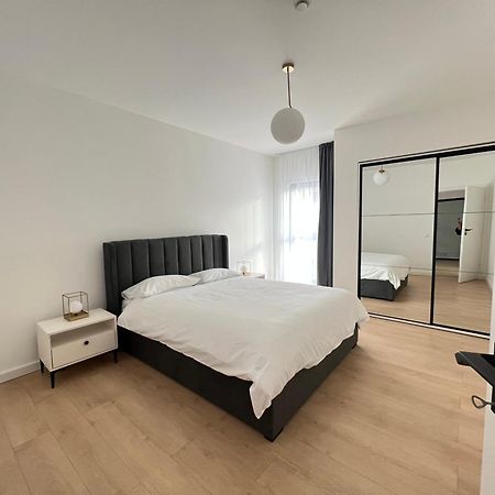 Exit Aparthotel Флорешты Экстерьер фото