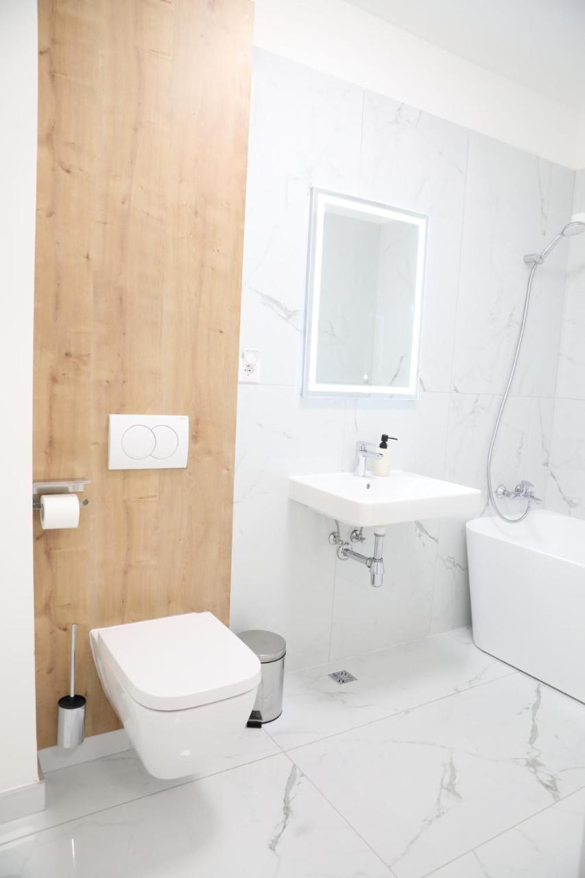 Exit Aparthotel Флорешты Экстерьер фото