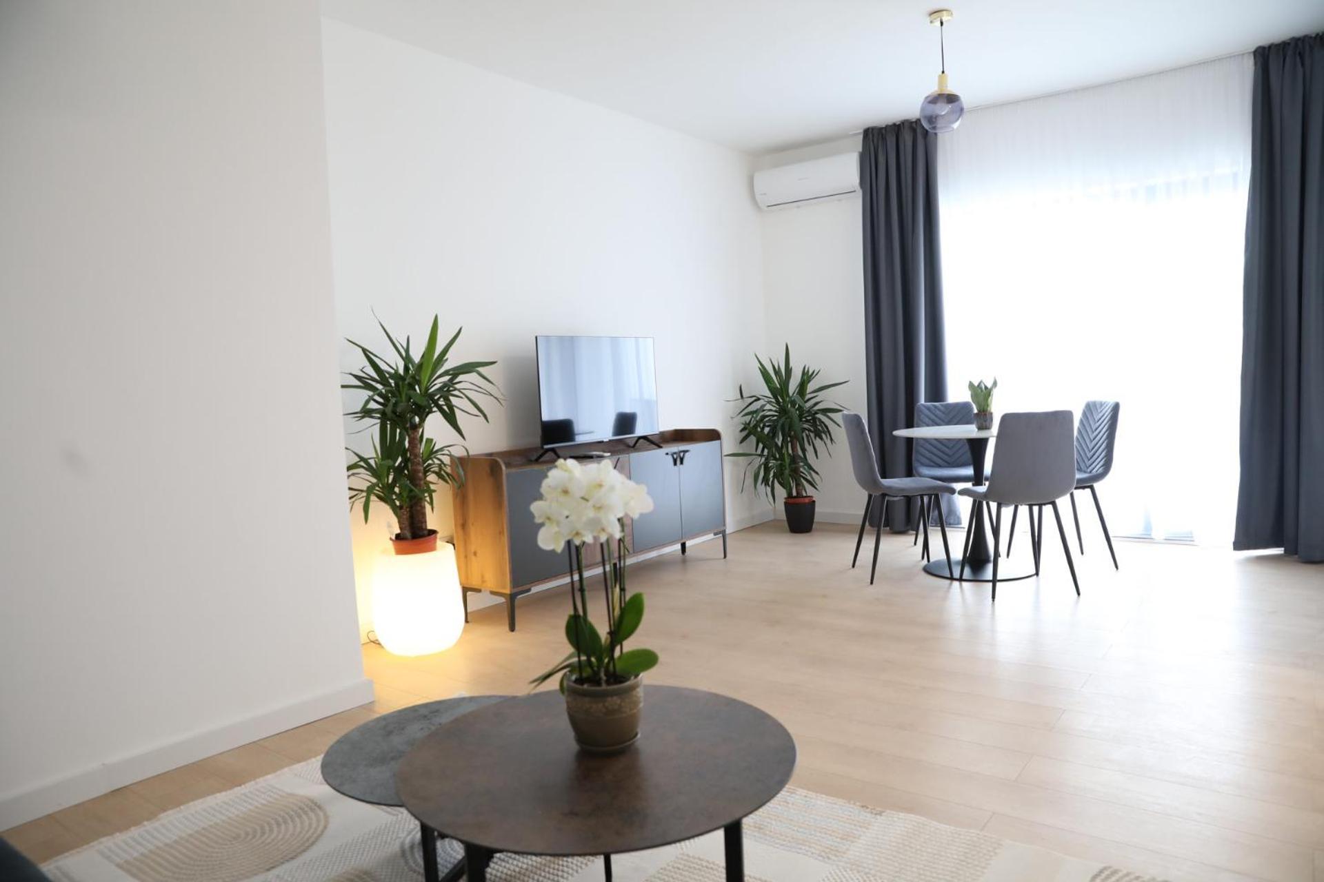 Exit Aparthotel Флорешты Экстерьер фото